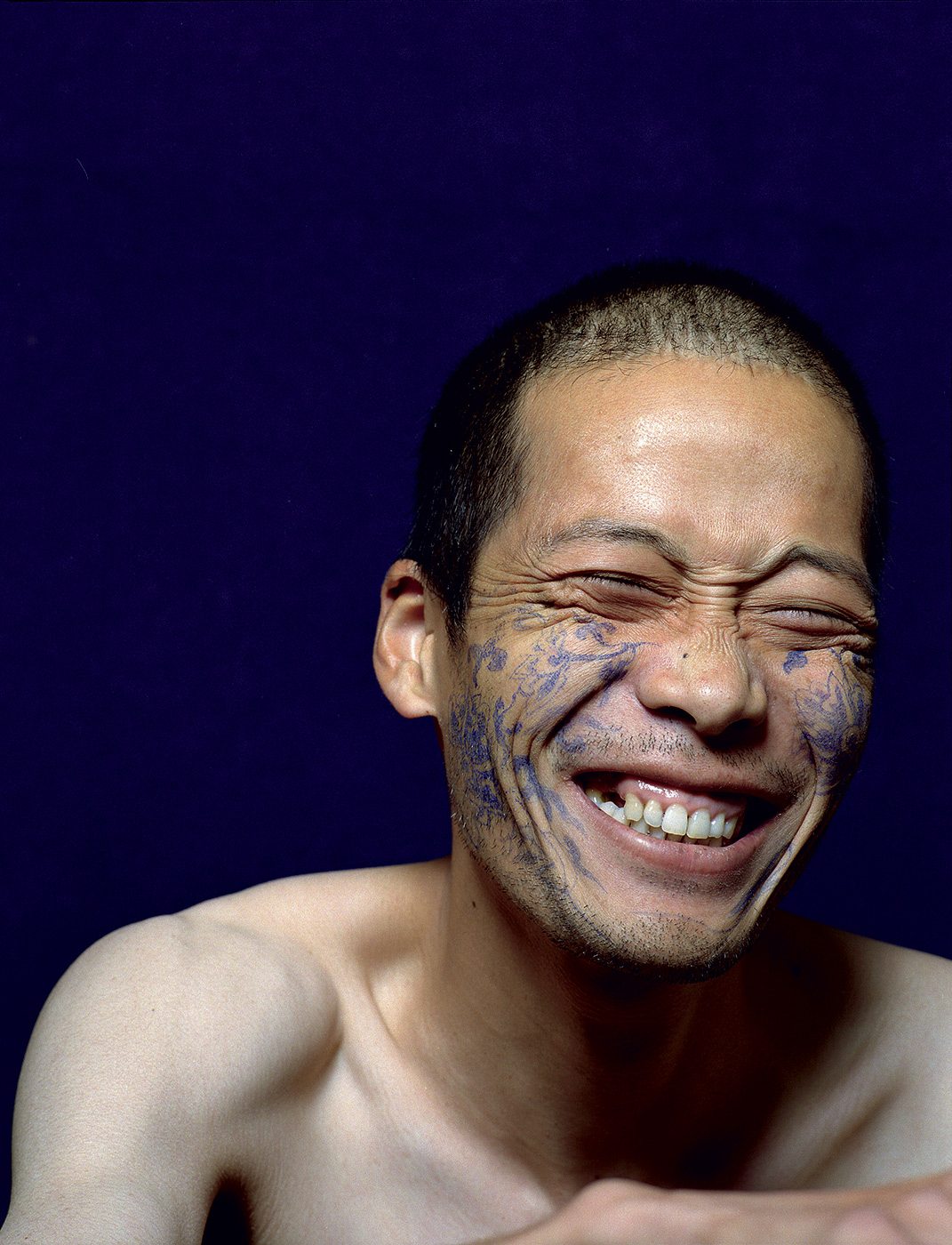 Haifeng Ni - Self-Portrait as Part of the Porcelain Export History 3 - smile, 1999-2001