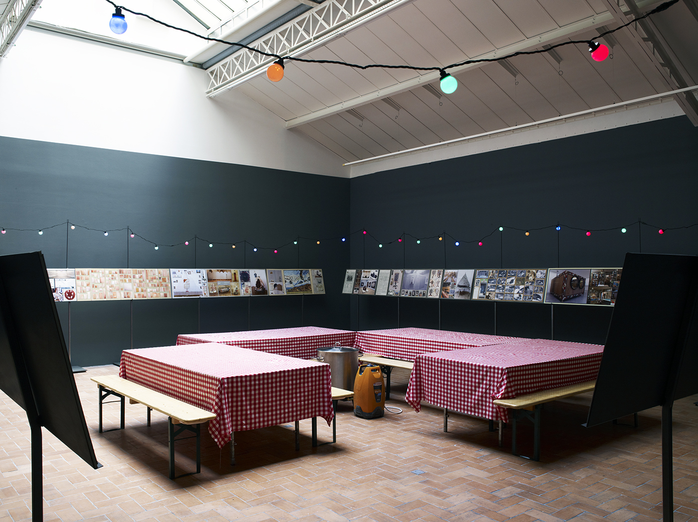 Exhibition views - Les Nebuleuses - Mon Tout : les Etourdissements / Voyage autour de ma chambre, Galerie in situ - Fabienne Leclerc, Paris, 2013